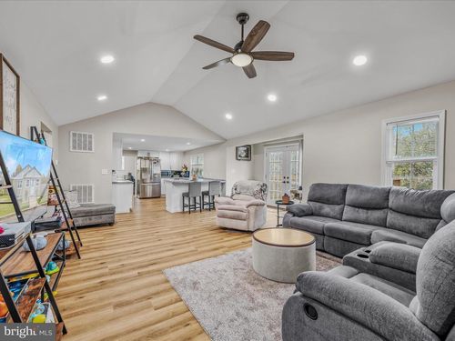 273 Potomac St, PAW PAW, WV, 25434 | Card Image