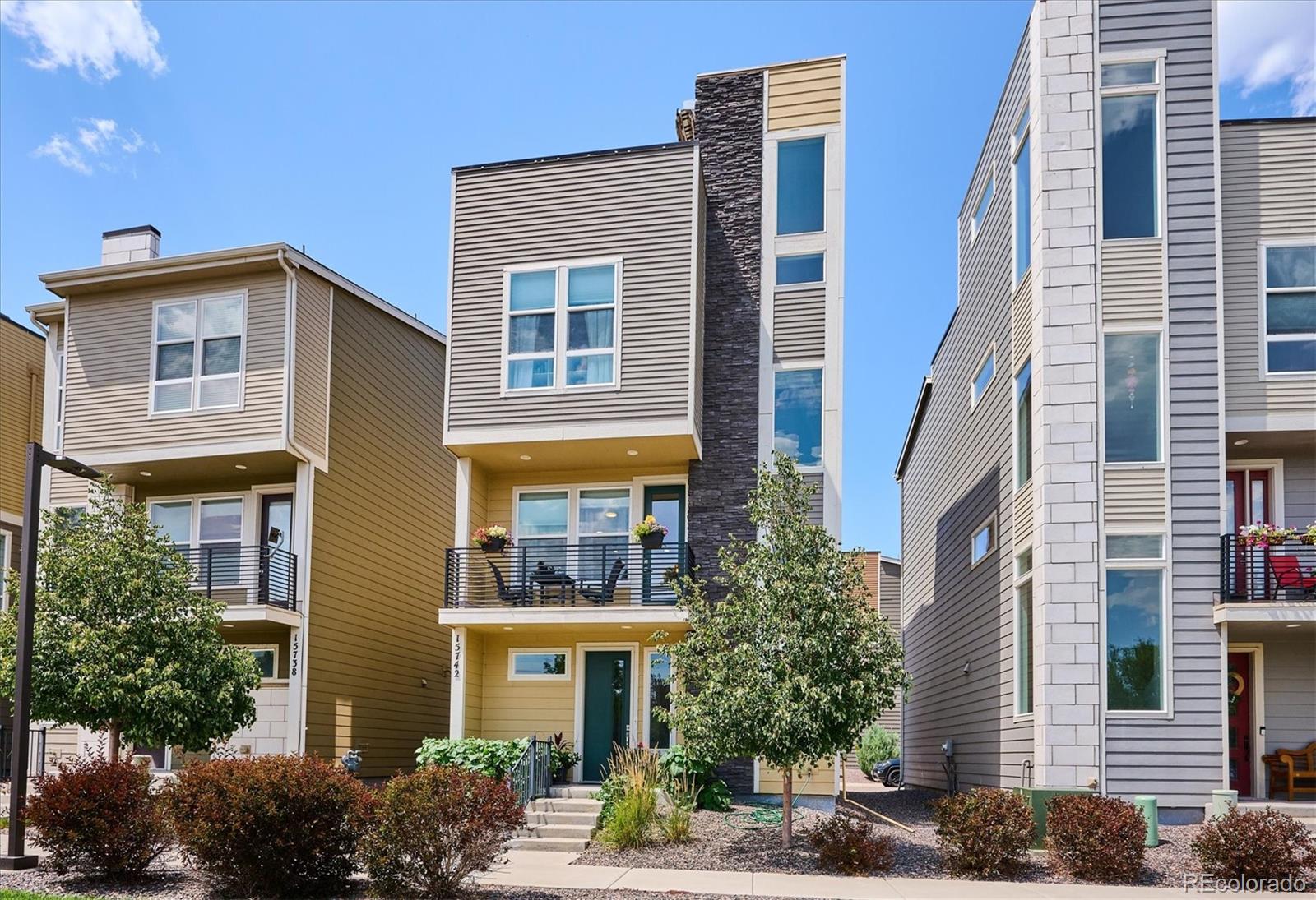 Broncos Pl, Englewood, CO 80112