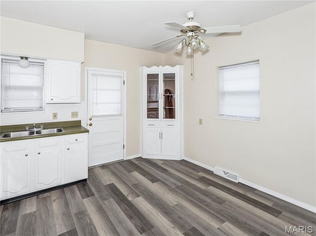 Built In Hutch | Image 15