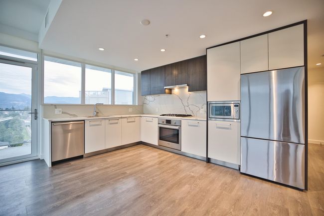 1604 - 567 Clarke Rd, Condo with 2 bedrooms, 2 bathrooms and 1 parking in Coquitlam BC | Image 4