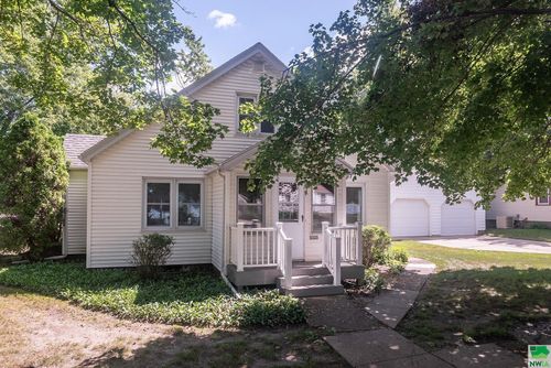 220 4th St Nw, Orange City, IA, 51041-1323 | Card Image