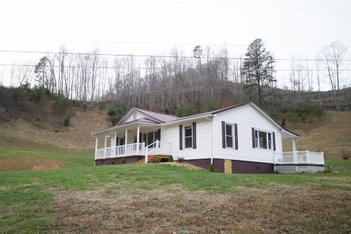 695 Perkins Hollow Road, Cedar Bluff, VA, 24609 | Card Image