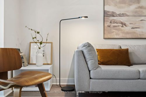 209-252 Royal York Rd, Etobicoke, ON, M8V1Y8 | Card Image