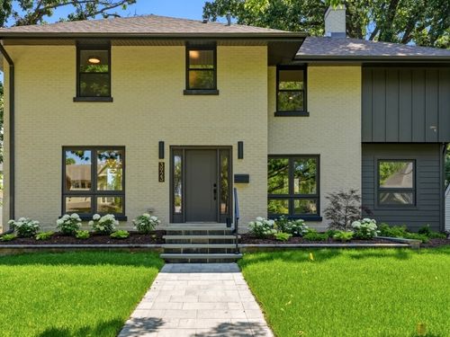 3923 Clausen Ave, Western Springs, IL, 60558-1226 | Card Image