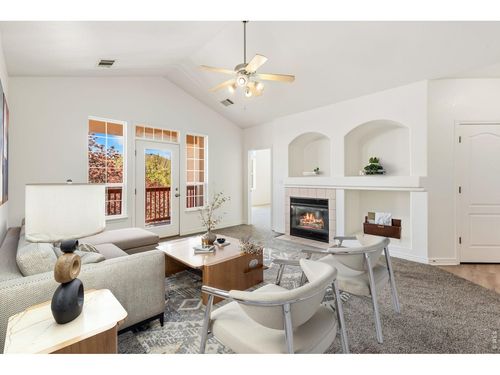 23-2323-4672 W 20th Street Rd, Greeley, CO, 80634-3297 | Card Image
