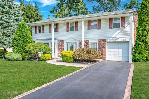 14 Milhouse Ln, Lake Grove, NY, 11755-2802 | Card Image