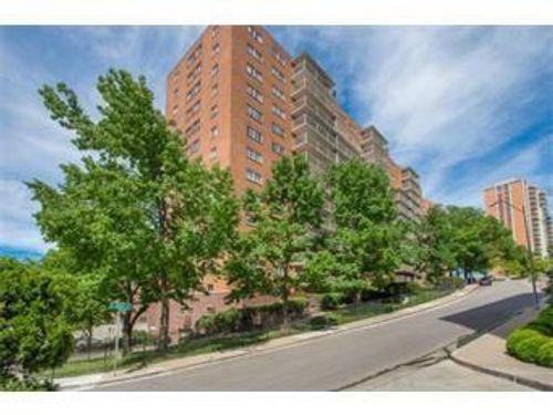 101-310 W 49th St, Kansas City, MO, 64112-2698 | Card Image
