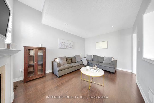 16 Heathcliffe Dr, House other with 3 bedrooms, 3 bathrooms and 4 parking in Woodbridge ON | Image 11