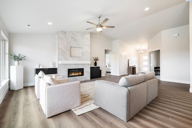 10705 Danube Dr, Home with 4 bedrooms, 2 bathrooms and null parking in Pasco WA | Image 8