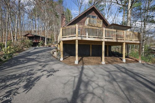 135 Hiddenwood Dr, Mountain City, TN, 37683-2249 | Card Image