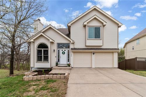 7833 N Strathbury Ave, Kansas City, MO, 64151-4281 | Card Image