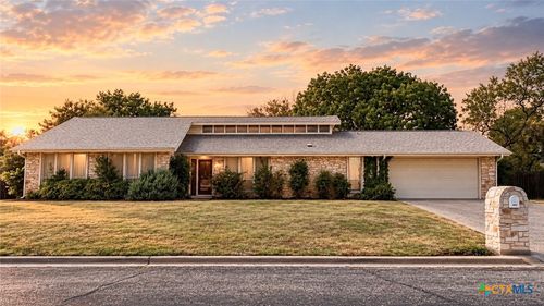 202 Evergreen Dr, Harker Heights, TX, 76548-1624 | Card Image