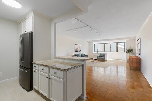 apt-9h-6 Whittier Pl, Boston, MA, 02114-1400 | Card Image