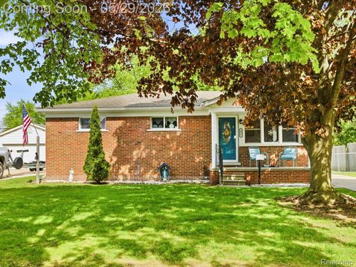 651 Carolina, Marysville, MI, 48040-1237 | Card Image