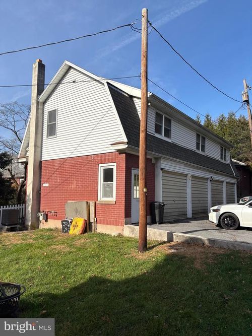 221 E Penn Ave, WERNERSVILLE, PA, 19565-1650 | Card Image