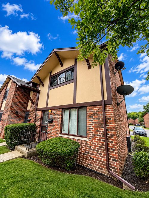 18W123 Kirkland Lane, Villa Park, IL, 60181 | Card Image