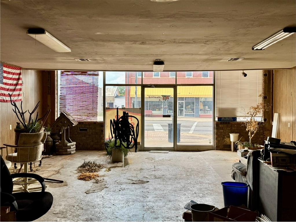 Commercial Sale in Cordell 5