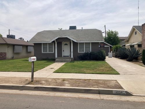 639 E San Joaquin Ave, Tulare, CA, 93274-4325 | Card Image