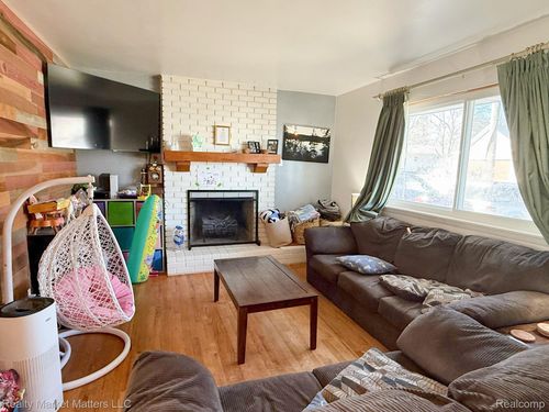 176 Dickenson St, Romeo, MI, 48065-4723 | Card Image