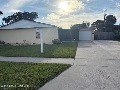 995 Botany Ln, Rockledge, FL, 32955-3913 | Card Image