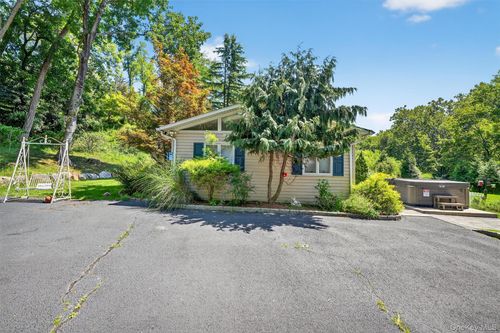290 Main St, Stony Point, NY, 10980-3218 | Card Image