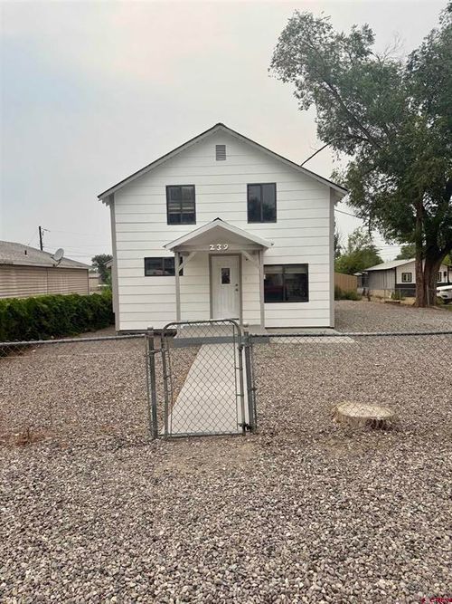239 W North 1st St, Montrose, CO, 81401-3301 | Card Image