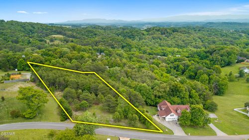 918 River Cliff Dr, Kodak, TN, 37764-2388 | Card Image