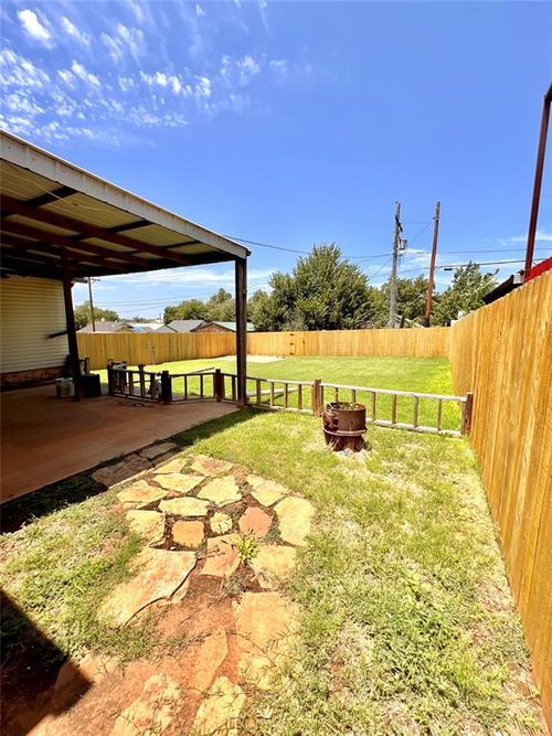205 E 1st St, Carnegie, OK, 73015-9075 | Card Image