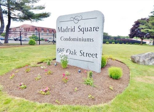 2-685 Oak St, Brockton, MA, 02301-1185 | Card Image