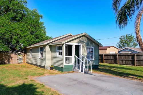 213 Cleveland Ave, WINTER HAVEN, FL, 33881-9079 | Card Image