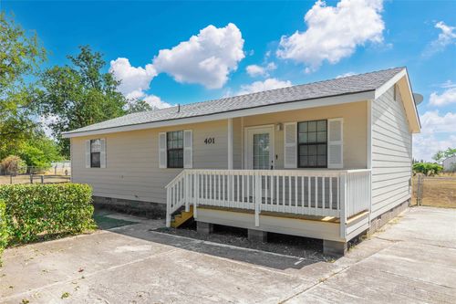 401 E Goodwin St, Bangs, TX, 76823-1504 | Card Image