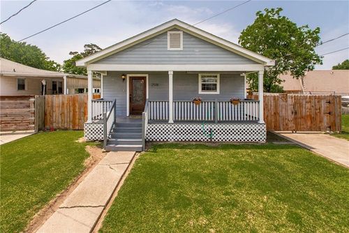 2518 Delambert St, Chalmette, LA, 70043-5238 | Card Image