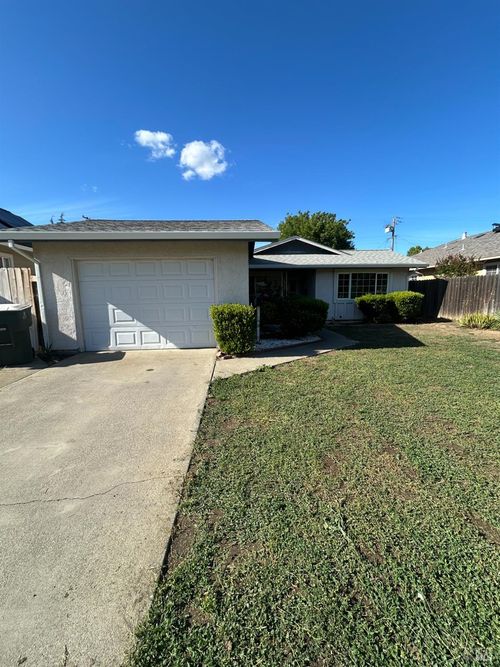 580 W B St, Dixon, CA, 95620-3306 | Card Image
