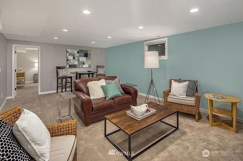 4105 55th Ave Ne, Seattle, WA, 98105-4945 | Card Image