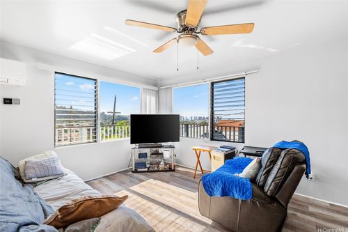 810 Puunani Pl, Honolulu, HI, 96817-1335 | Card Image