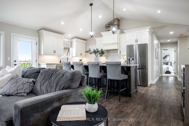 485201 30 Sideroad, House other with 5 bedrooms, 3 bathrooms and 14 parking in Amaranth ON | Image 10