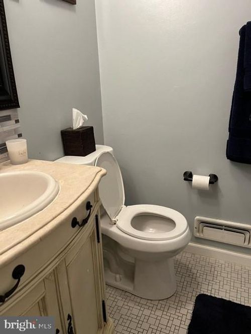 20 Lamp Post Ln, CHERRY HILL, NJ, 08003-1230 | Card Image