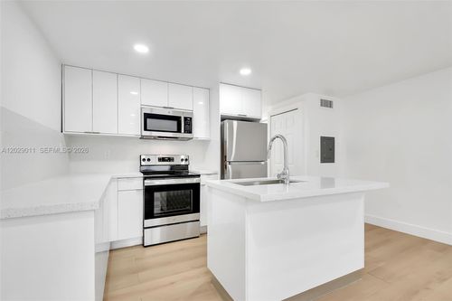 2-1632 Nw 16th Ter, Miami, FL, 33125-2451 | Card Image