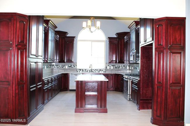 Kitchen | Image 13