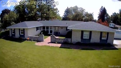 4177 Conne Mara Ln, Waterford Twp, MI, 48329-1608 | Card Image