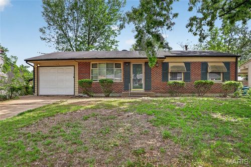 1742 Bradshaw Dr, Saint Louis, MO, 63136-2423 | Card Image