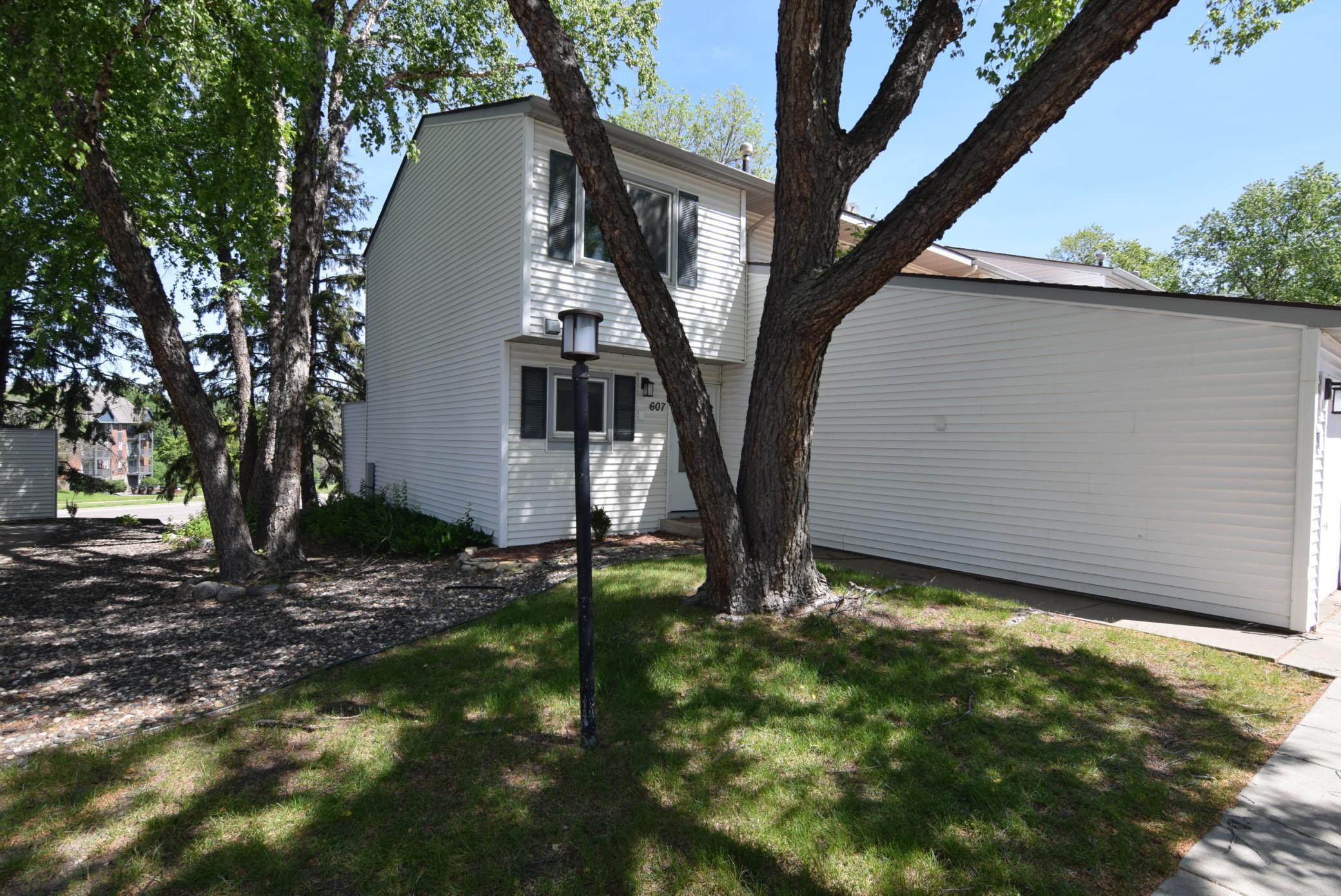 Burnsville Pkwy, Burnsville, MN 55337