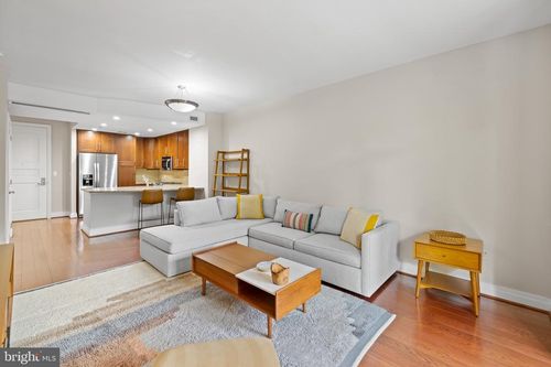 apt-213-8220 Crestwood Heights Dr, MCLEAN, VA, 22102-3122 | Card Image