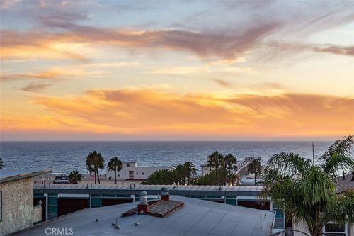 1136 Monterey Blvd, Hermosa Beach, CA, 90254-3750 | Card Image