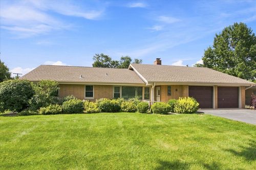 6 Meadowood Dr, Oak Brook, IL, 60523-1520 | Card Image