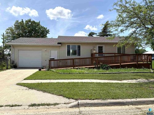 107 E 4th Ave, Miller, SD, 57362-1524 | Card Image