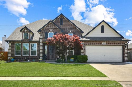 3905 Canton St, Broken Arrow, OK, 74012-9401 | Card Image