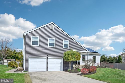 2 Warwick Ct, Mount Laurel, NJ, 08054-3139 | Card Image