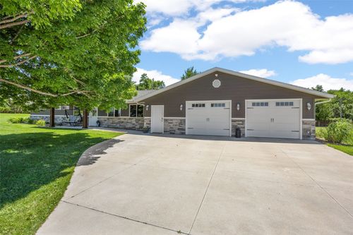 2129 Echo Hill Rd, Marion, IA, 52302-5205 | Card Image