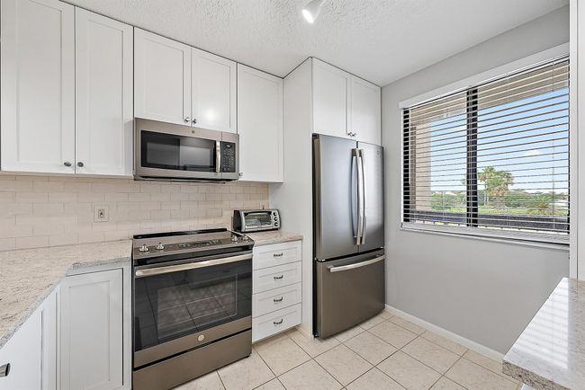 APT-305 - 301 S Seas Dr, Condo with 2 bedrooms, 2 bathrooms and null parking in Jupiter FL | Image 10